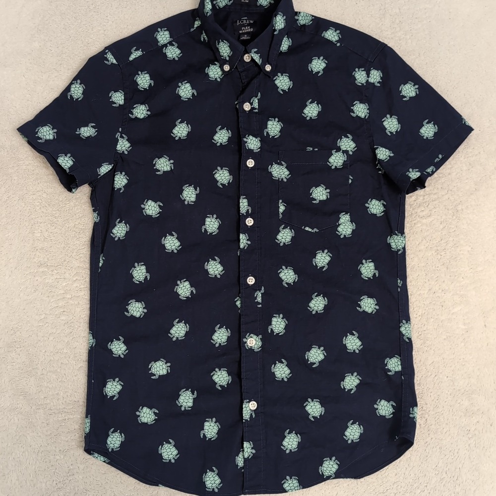 J Crew Button Down Turtle Pattern Hawaiian Shirt Men's Sm Slim Fit Flex Washed